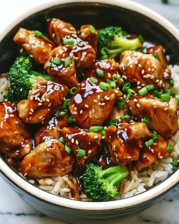 Dump and Go Crockpot Teriyaki Chicken 2 Crockpot Teriyaki Chicken in a bowl with rice and vegetables
