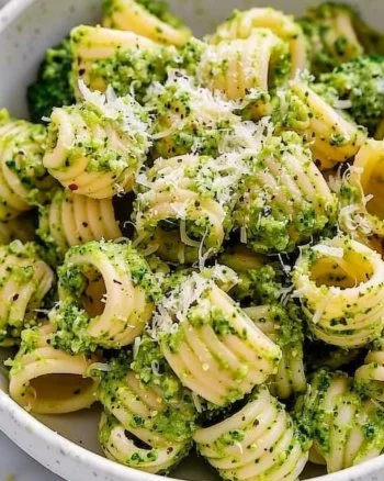 Delicious plate of easy healthy broccoli pasta with fresh ingredients.