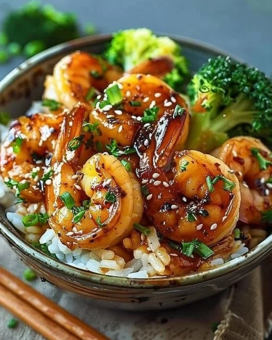 Honey Garlic Shrimp Bowl 2 Honey Garlic Shrimp Bowl with colorful vegetables and garnishes
